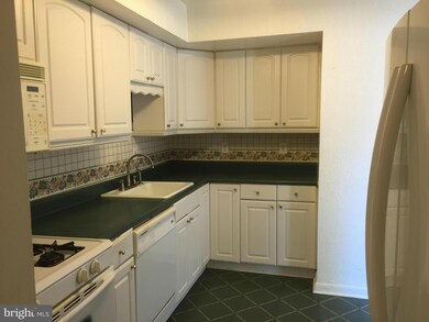 6448 Lamplighter Ridge, Glen Burnie, MD 21061 - photo 4