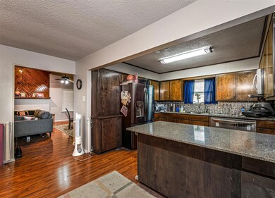 Kitchen with fridge with ice dispenser, a textured