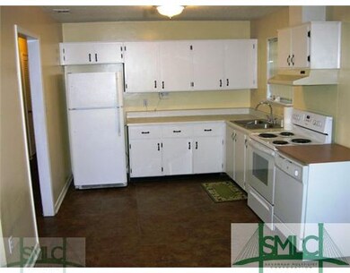 Kitchen. Country Kitchen with wood cabinets, New R