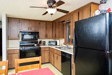 39 Condon Cir, Rockland, MA 02370 - photo 4