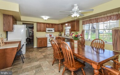 250 Heatherfield Dr, Souderton, PA 18964 - photo 4