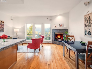 8310 N Edison St, Portland, OR 97203 - photo 4