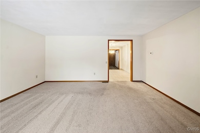 8541 Belnor Dr, Cicero, NY 13039 - photo 6