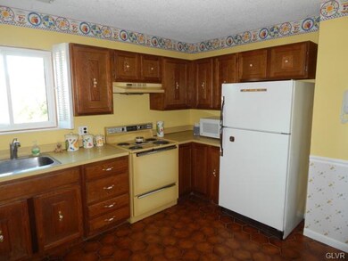 971 Village Round unit K, Allentown, PA 18106 - photo 2