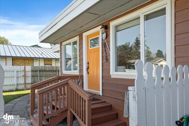 02-Exterior Front-0024