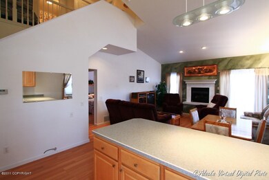 Breakfast Bar / Living Room