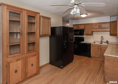 1919 W 46th St, Davenport, IA 52806 - photo 2