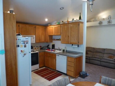 271 N 10th St, Central Point, OR 97502 - photo 7