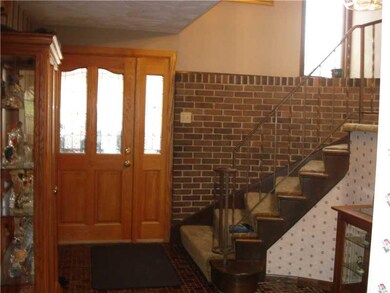 Entry/Foyer.