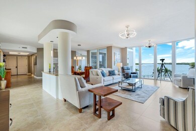 700 La Peninsula Blvd #206, Naples, FL 3