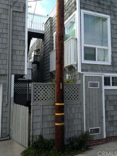 rear entry to units. Notice the gang way connectin