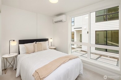 4422 1st Ave NE unit B, Seattle, WA 98105 - photo 3