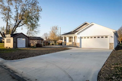 2 Crestwood Dr, Winchester, IN 47394 - photo 3