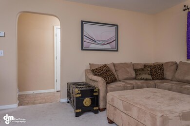 6874 Brittany Rock Way 14-large-004-Livi