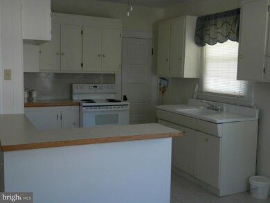 107 S High St unit . B, Edinburg, VA 22824 - photo 5