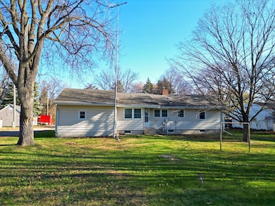 530 3rd St E, Hector, MN 55342 - photo 4