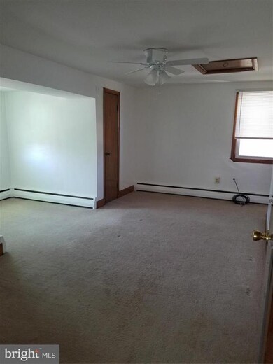 2918 Vermont Ave unit B UPPER, Halethorpe, MD 21227 - photo 4