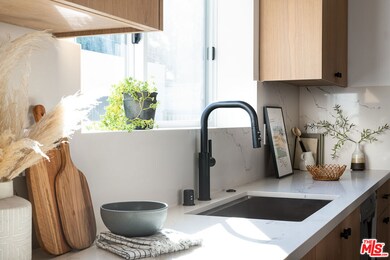1 Bdrm. Kitchen - 2016 Vista Del Mar