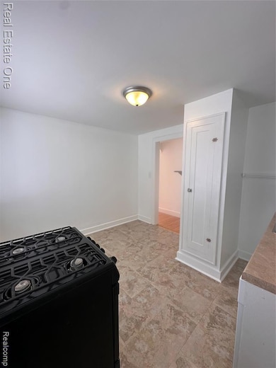 122 W Houstonia Ave, Royal Oak, MI 48073 - photo 5