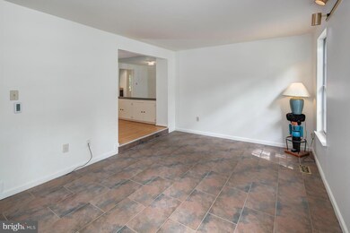 10112 Walnut Wood Ct, Burke, VA 22015 - photo 4