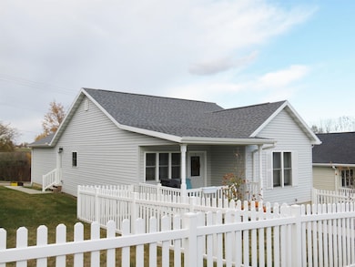 1005 German St, Maquoketa, IA 52060 - photo 2