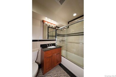 45 Country Club Dr unit 3N, Coram, NY 11727 - photo 6