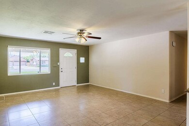 4110 E Oak St-7
