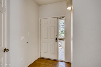 250428357-15 Foyer