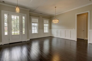 5705 Andrews Reach Loop-large-004-21-P26