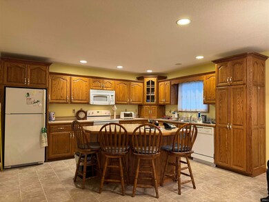 Eat-In Kitchen