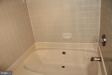 8639 Beekman Place unit 39C, Alexandria, VA 22309 - photo 6