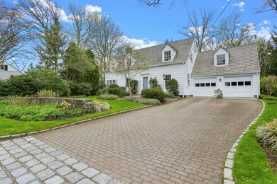 24 Winthrop Dr Riverside CT-large-056-03