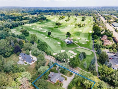 On/overlooks North course