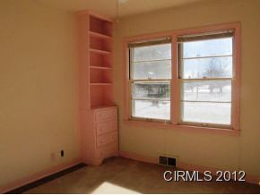 208 E Sycamore St, Converse, IN 46919 - photo 7