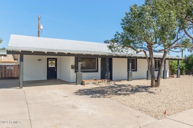 8235 W Cora Ln, Phoenix, AZ 85033 - photo 4