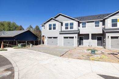 20487 SE Bard Ct unit 11, Bend, OR 97702 - photo 2