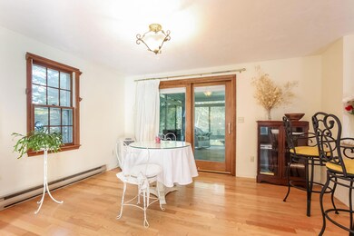009-Dining_Room-5017665-medium
