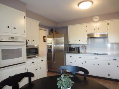 Breakfast Area-Kitchen