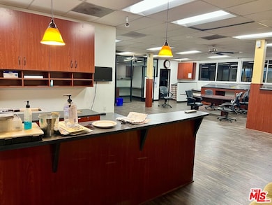 7353 Canoga Ave, Los Angeles, CA 91303 - photo 4