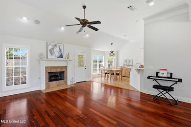 353 Kings Ridge Cir, Brandon, MS 39047 - photo 4