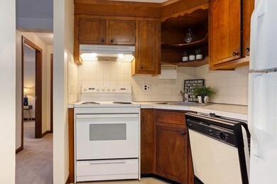 14 Hallmark Gardens unit 4, Burlington, MA 01803 - photo 7