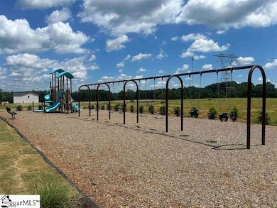 215 White Fields Ave, Fountain Inn, SC 29644 - photo 5