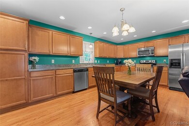 Kitchen & Dining area of Great Room. Plenty cabine