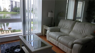 Living Room Views of lake & pool