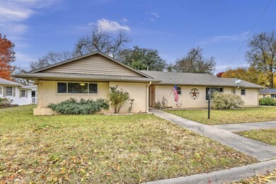 919 Dodson St, Gainesville, TX 76240 - photo 2