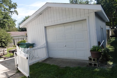 2010 Lewis Dr, Niles, MI 49120 - photo 4