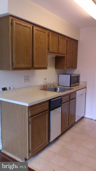 4 Normandy Square Ct unit 2BF, Silver Spring, MD 20906 - photo 4