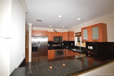 Kitchen w/granite counter