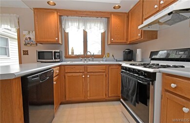 7230 Balla Dr, North Tonawanda, NY 14120 - photo 5