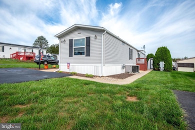 114 Pheasant Ridge Cir, Lancaster, PA 17603 - photo 2